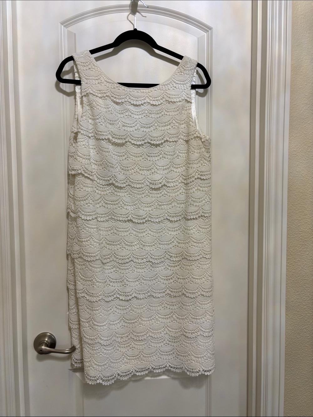 White House Black Market White Scalloped Lace Shift Dress